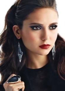 Ne place Nina Dobrev