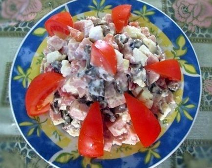 Salata cu sunca branza de rosii