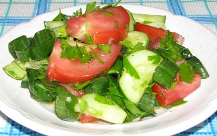 Cât de multe calorii intr-o salata de roșii și castraveți, valoarea nutritivă a rețetelor și salate proaspete