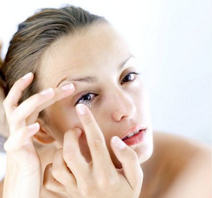 10 „femei“ probleme cu privire la lentilele de contact