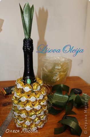 Ananas bomboane de ciocolată și șampanie cu mâinile sale master-class