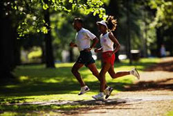 Jogging în termen de dimineață, dimineața, dacă jogging-ul este util în dimineața decât funcționare utilă în dimineața și mai mult, lupul