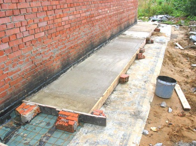 Betonarea suprafața înclinată ca înclinate se toarnă beton