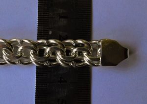 lanțuri de țesut Bismarck, fotografie de sex masculin și specii de sex feminin