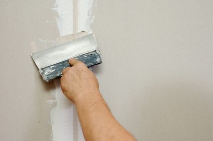 repararea rapidă sau gips-carton lipit de perete