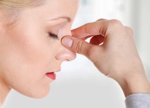 Cauzele frecvente sângerări nazale, tratament și primul ajutor pentru epistaxis (nas) Cauzele frecvente, sângerări nazale de tratament și de prim ajutor pentru epistaxis