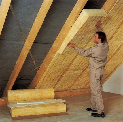Cum de a izola acoperișul unui răspuns casă privată de la profesioniști