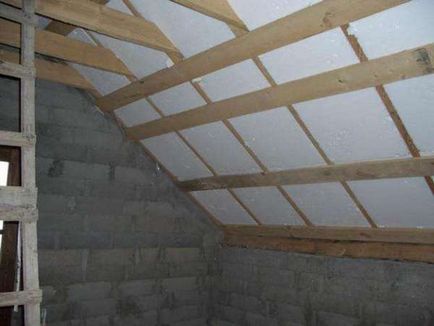 Cum de a izola acoperișul unui răspuns casă privată de la profesioniști
