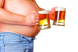 Consumul excesiv de bere duce la alcoolism