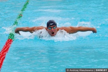 Ce face înot în piscină