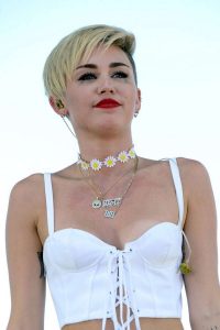 Ce este ceea ce sa poarte fotografie choker choker (uzura) Ce este ceea ce sa poarte choker choker fotografie