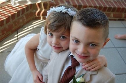 Copiii de la nunta cu grijă pentru oaspeții mici