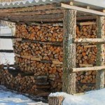 Woodshed în țară cu mâinile lor fotografii, desene, vizualizări