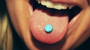 Ecstasy (MDMA) aceasta, simptome de supradozaj, prim ajutor