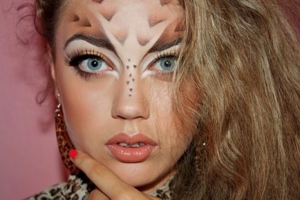 Fantasy make-up, creând un neobișnuit, creativ, artistic make-up