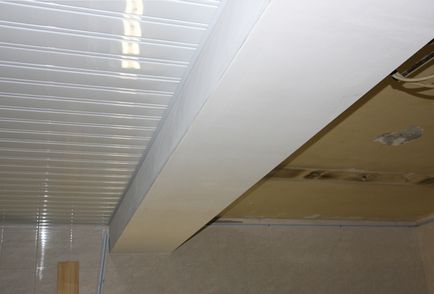 Instrucțiuni de instalare rack de plafon cu mâinile