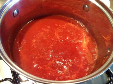 Ca de pasta de tomate pentru a face sos de tomate
