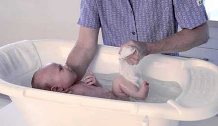 Cum să se scalde un copil nou-născut