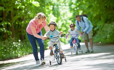 Cum să învețe copilul la o plimbare cu bicicleta, begovele, scuter