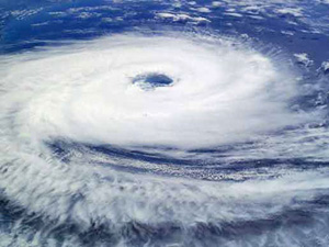 Ca forme uragan, ce se rotește și se mută uragan
