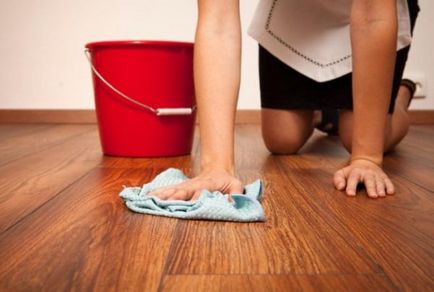 Cum să se spele linoleum renovat, folosind detergenți decât spălarea podelei, fotografii și video