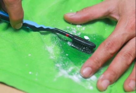 Cum să se spele pata de grăsime pe haine de săpun, alcool, foto și video