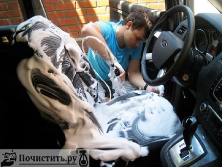 Cum se curata tapițeria scaunului auto