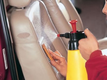 Cum se curata tapițeria scaunului auto