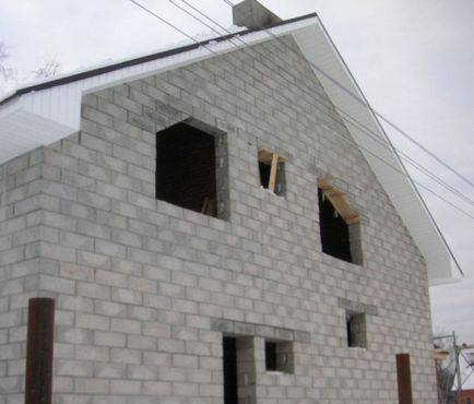 Cum de a construi o casa de propriile lor mâini pentru a bloca