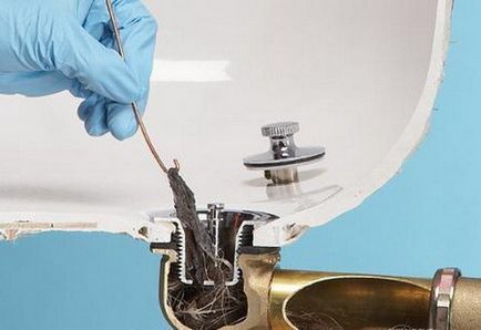 Cum de a elimina blocajul în baie în condiții de acasă piston, cablu, produse chimice de uz casnic (video)