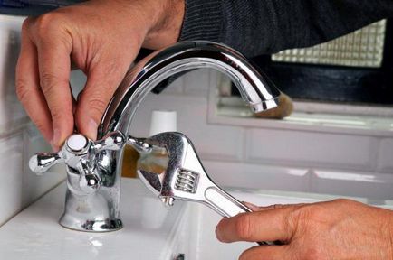 Cum să demontați robinetul în bucătărie sau baie