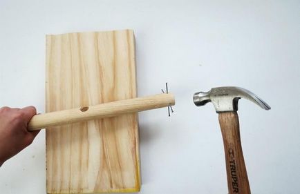 Cum de a face un stand de lemn pentru cupe mâinile lui