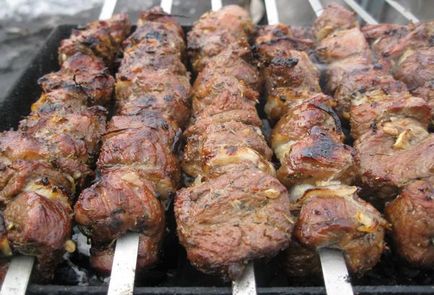 Cum sa faci un kebab nuanțe moi și suculente de a lucra cu carne de vită, miel, porc