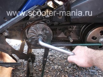 Îndepărtarea Scuterul CVT, scutere si motociclete (elimina) Scoaterea scuter FPC, scutere și motociclete