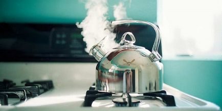 Cum să utilizați oțet pentru a curăța calcarul ceainic