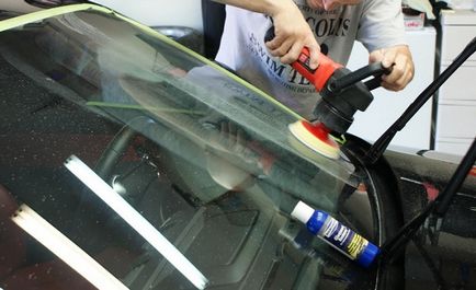 Cum de a elimina zgârieturile de pe tehnicile de ștergere de sticlă auto și lustruit