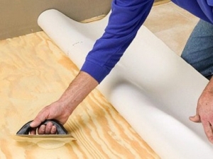 Cum să se stabilească un laminat cu mâinile pe vechiul film podea de lemn