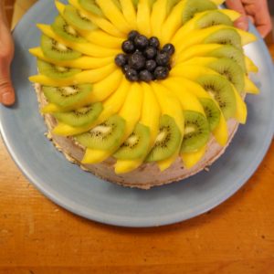 Cum de a decora un tort de fructe la domiciliu, pas cu pas fotografie