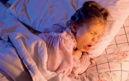 Cum de a calma o tuse pe timp de noapte copilul și dacă părinții să intre în panică, tuse