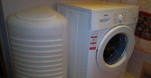 Cum se instalează o mașină de spălat, fără alimentare cu apă în zonele rurale