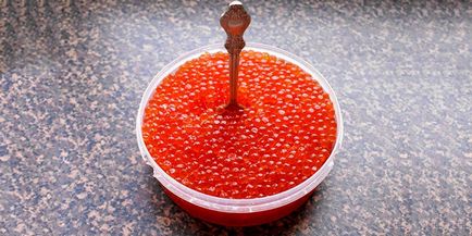 Cum se păstrează caviar într-un vas de plastic la domiciliu