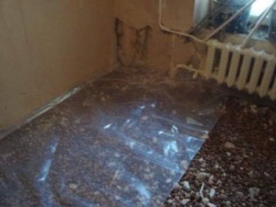 Cum se toarnă o podea de beton cu mâinile