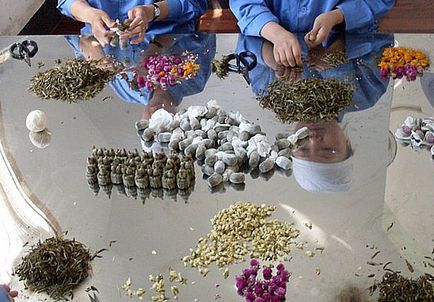 Ceaiul chinezesc este asociat cu culorile și formele de descriere