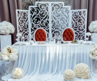 Efectuarea de mireasa masă de nuntă și mirele fotografie 100