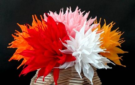 Decorațiunile originale de flori de hârtie