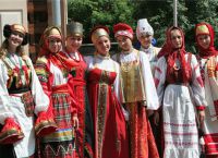 Costum ornament popular românesc