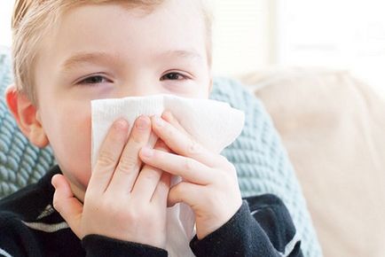 De ce copilul poate avea o tuse uscată și un nas care curge și cum să trateze