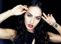 Degetele megan fox