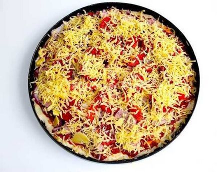 Pizza cu șuncă și brânză rețetă pas cu pas, cu fotografii și explicații