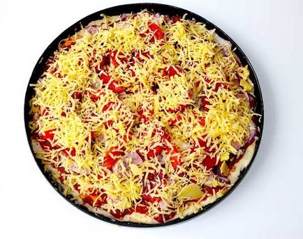 Pizza cu șuncă și brânză - o simplă fotografie-rețetă